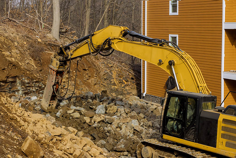Travaux d'excavation dans le roc Rosemont—La Petite-Patrie